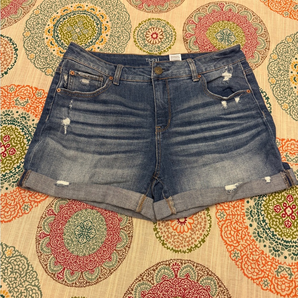 CUTE Time and Tru Denim Blue Shorts w/ distressing